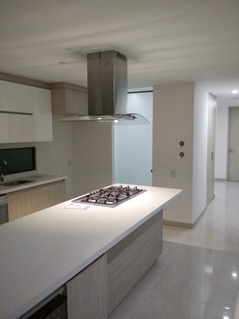 Cocina hecha con Quartzstone Blanco Chispas en Medellin, Antioquia